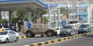 أزمة مشتقات نفطية بدأت في عدن وانتقلت لصنعاء و”الإنقاذ” تطمئن المواطنين
