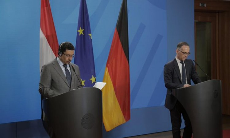 من برلين .. الشرعية تعلن صنعاء طرفا رئيسيا في المعادلة اليمنية