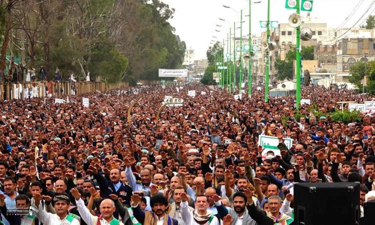 عشرات الآلاف يتوافدون إلى شوارع العاصمة صنعاء في واحدة من أكبر التظاهرات