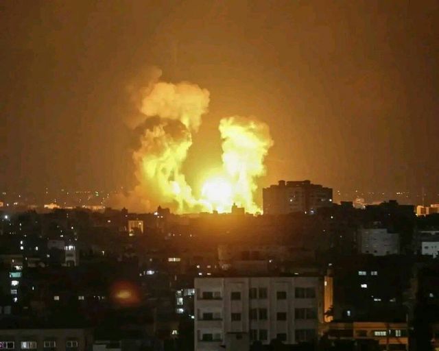 الموقف اليمني من العدوان الصهيوني على غزة يصدر من صنعاء فقط فيما حكومة التحالف تنتظر الإذن السعودي